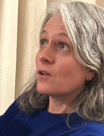 Natacha de la Simone, responsable de la librairie L'Atelier, à Paris