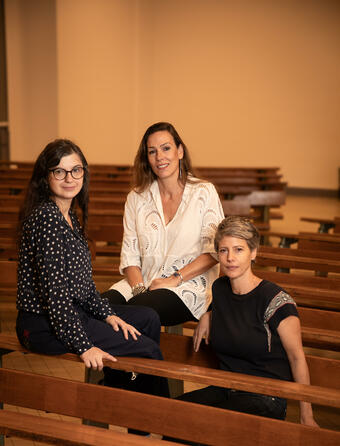 Anne Lecomte, responsable éditoriale, Valérie Robin Azevedo, directrice d'UPC éditions, et Aurélia Michel, codirectrice de la collection "Démêlés"