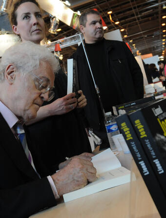 Lionel Jospin en dédicace au Salon du livre 2010
