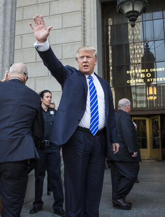 DonaldTrumpRepors For Jury DutyIn Manhattan en 2015