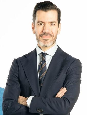 Adrian Lopez, DRH de Louis Hachette Group