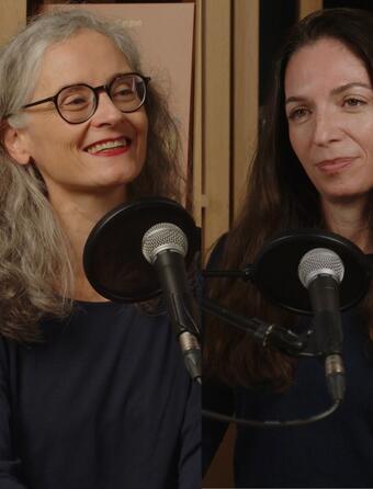 Anne Godard au micro d'Aurélie Lévy