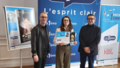 Laurent Dehaussay (animateur de La Première), Pauline Valade (lauréate) et Xavier Huberland (directeur général pôle médias de la RTBF)