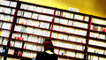 Le rayon poche à la librairie L'Écume des pages, à Paris VIe