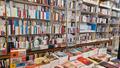 Le rayon littérature de la librairie Mollat, à Bordeaux