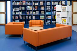 Sur ces étagères, la médiathèque proposera les documentaires adultes comme enfants.