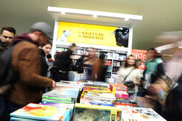 Le public sur le stand Casterman