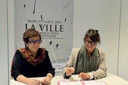 Joëlle Alazard et Régine Hatchondo officialisant le partenariat entre CNL et APHG