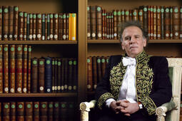 Angelo Rinaldi a été élu à l'Académie française le 21 juin 2001