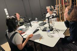 L'équipe de Livres Hebdo dans le studio des Voix du Livre