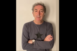 Dans une vidéo, l'acteur François Morel a appelé à soutenir la librairie Le Passage, à Alençon