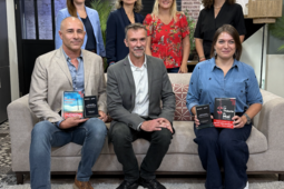 Les lauréats du prix Thriller Télé Loisirs autour du président du jury Franck Thilliez