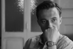 Benjamin Voisin dans la bande-annonce de l'Etranger de François Ozon