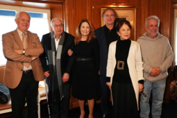 Le jury réuni au sein de l'établissement Drouant à Paris, présidé par Reha Hutin