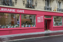 Violette and Co, à Paris, fait partie des librairies ciblées par des actes de vandalisme