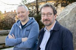 Jibé et Mathieu Diez devant le Gros Caillou de la Croix-Rousse à Lyon