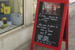 À Tours, la librairie La Boîte à Livres accueille ses clients dans un salon de thé installé au premier étage
