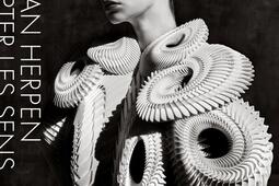 Iris van Herpen  sculpter les sens_Lannoo.jpg